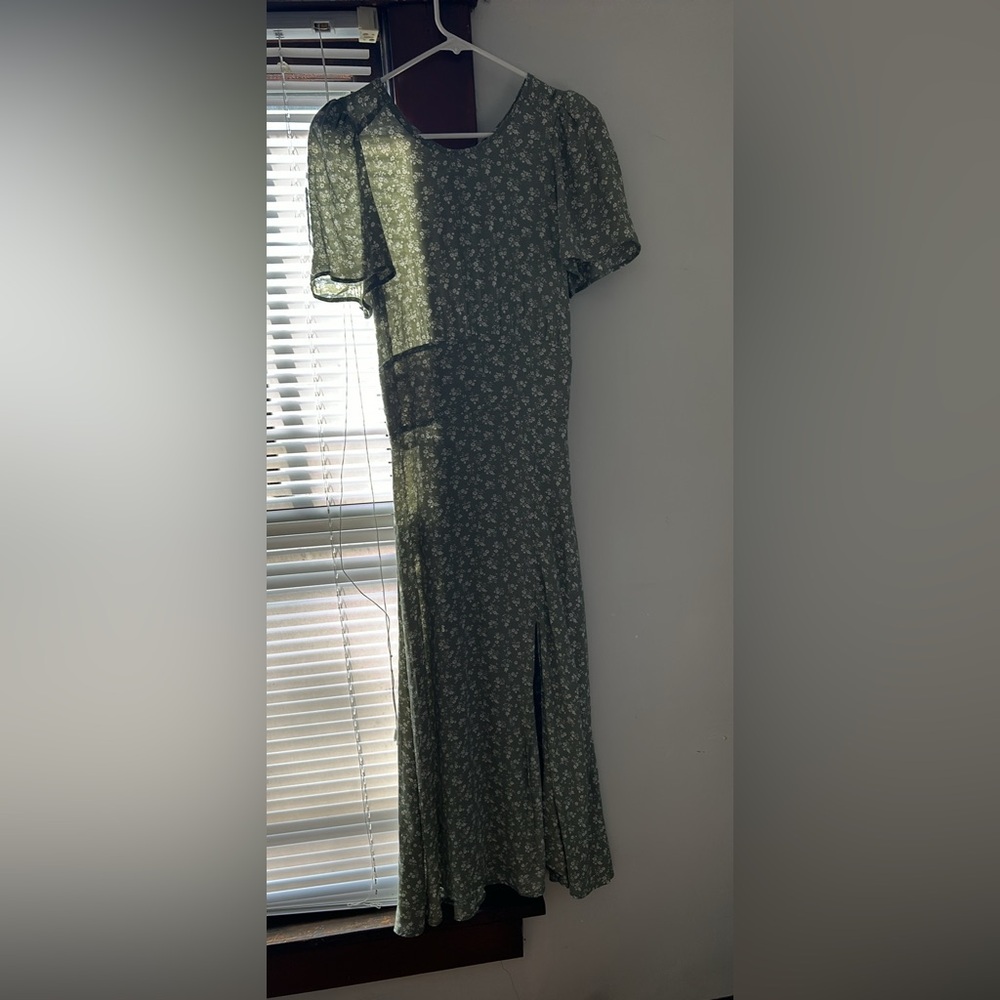 Francesca’s green floral midi dress